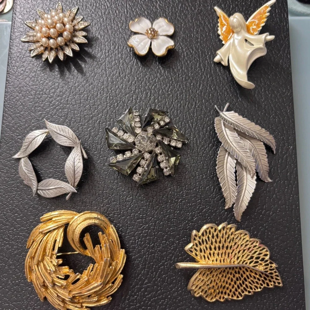 Vintage Lot‎ of 8 Brooch Lot Pearl Gold Silver Flowers BSK Monet Unsigned